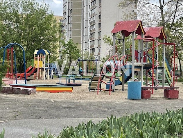 Продажа 3х комнатной Деснянский район, ул. Закревского, 89 год строительства 1990