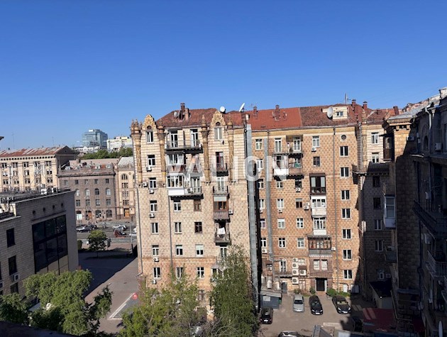 Продам 3 кімнатну квартиру Пасаж, Хрещатик 15