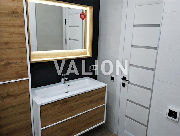 Продам 2-х комнатную квартиру со свежим ремонтом в ЖК Республика