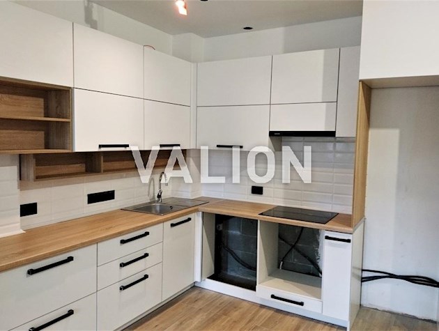 Продам 2-х комнатную квартиру со свежим ремонтом в ЖК Республика