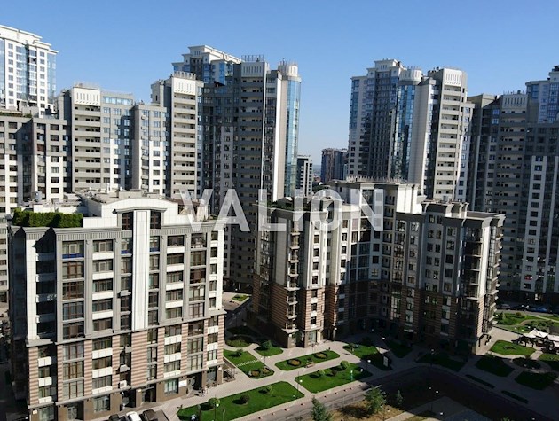 Продется трехкомнатная двухсторонняя квартира Бендукидзе ул. 2