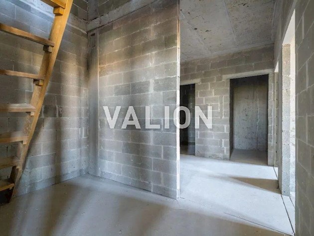 Продается 5-комнатная квартира в ЖК Республика