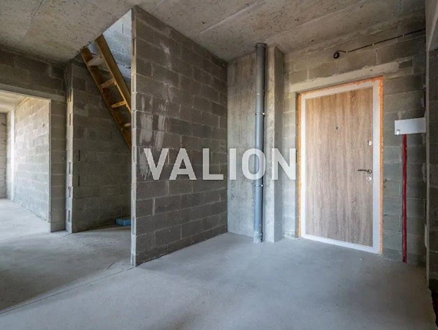 Продается 5-комнатная квартира в ЖК Республика