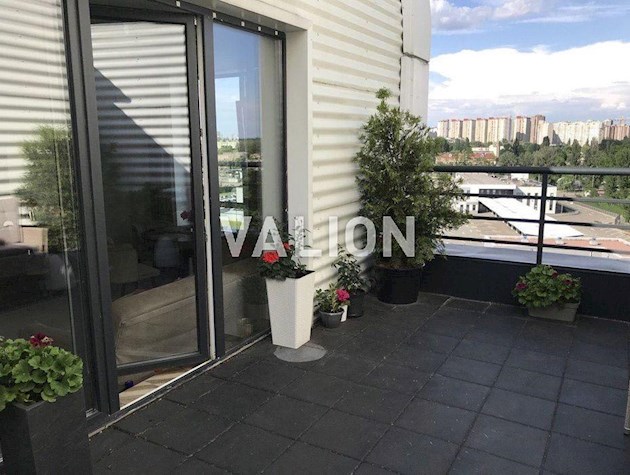 Продается 3-комнатная квартира в ЖК Республика