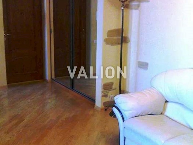 Продается 3-комнатная квартира по ул. Драгоманова, 17.