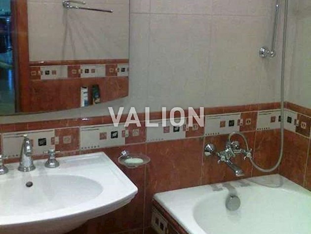 Продается 3-комнатная квартира по ул. Драгоманова, 17.