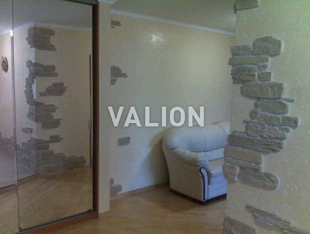 Продается 3-комнатная квартира по ул. Драгоманова, 17.