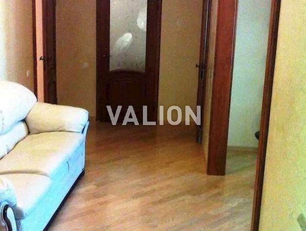 Продается 3-комнатная квартира по ул. Драгоманова, 17.