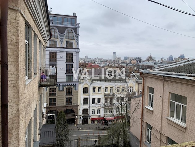 Продается 5-комнатная двухуровневая квартира, ул.Прорезная,18/1г.