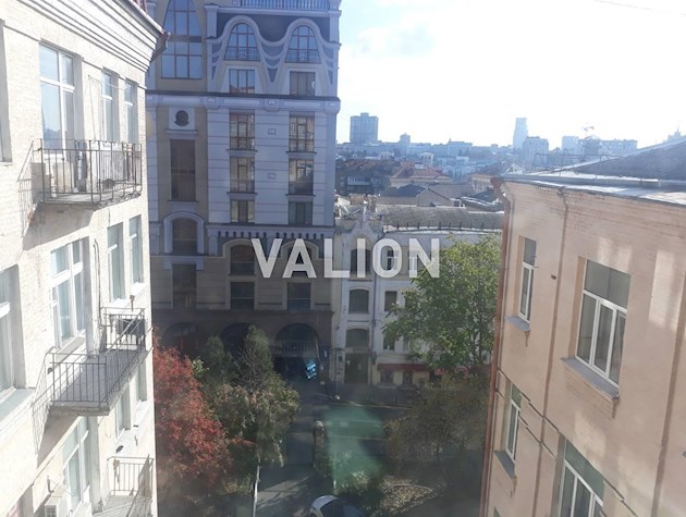 Продается 5-комнатная двухуровневая квартира, ул.Прорезная,18/1г.