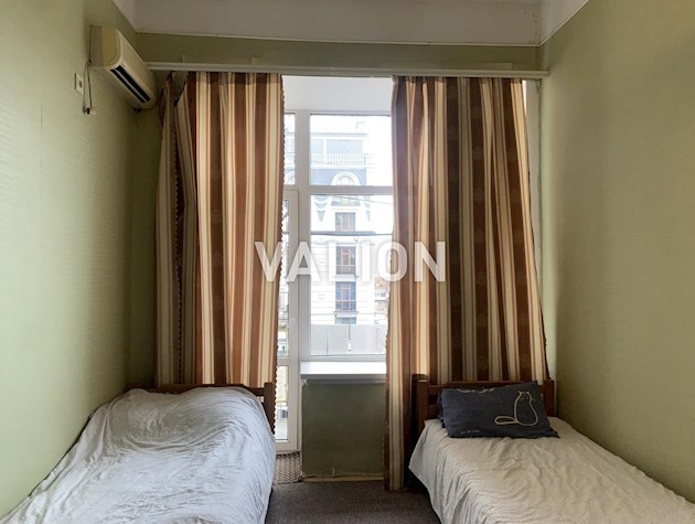 Продается 5-комнатная двухуровневая квартира, ул.Прорезная,18/1г.