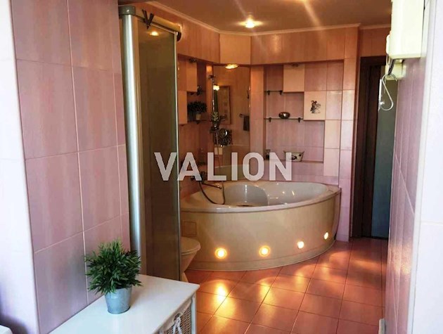 Продам 4-комнатную квартиру для большой семьи по ул. Тополевая, 4/8,