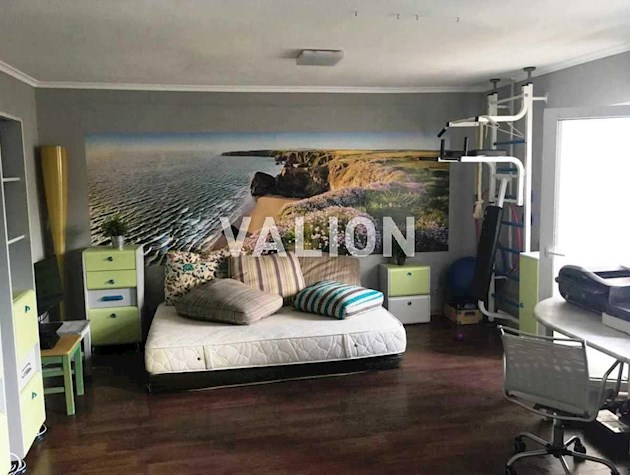 Продам 4-комнатную квартиру для большой семьи по ул. Тополевая, 4/8,