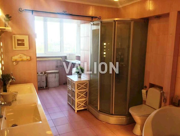 Продам 4-комнатную квартиру для большой семьи по ул. Тополевая, 4/8,