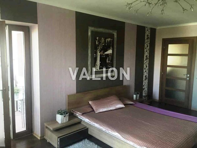 Продам 4-комнатную квартиру для большой семьи по ул. Тополевая, 4/8,