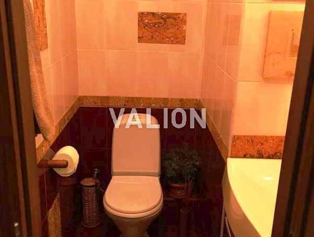 Продам 4-комнатную квартиру для большой семьи по ул. Тополевая, 4/8,