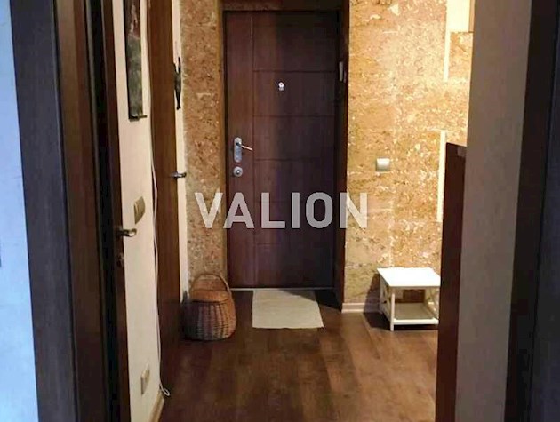 Продам 4-комнатную квартиру для большой семьи по ул. Тополевая, 4/8,