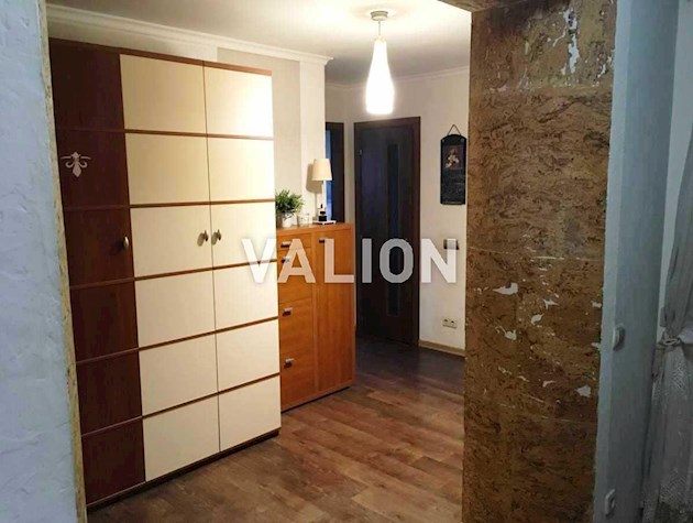 Продам 4-комнатную квартиру для большой семьи по ул. Тополевая, 4/8,