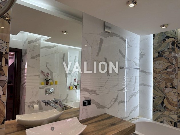 Продається 4-х кімнатна квартира, Дніпровський район, Регенераторна 4, ЖК Комфорт Таун, дизайнерський ремонт