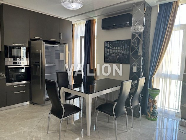 Продається 4-х кімнатна квартира, Дніпровський район, Регенераторна 4, ЖК Комфорт Таун, дизайнерський ремонт