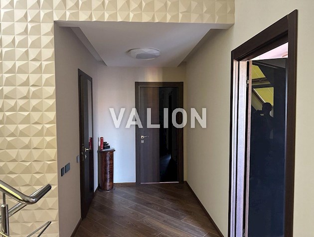 Продається 4-х кімнатна квартира, Дніпровський район, Регенераторна 4, ЖК Комфорт Таун, дизайнерський ремонт