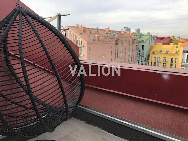 Продається 4-х кімнатна квартира, Дніпровський район, Регенераторна 4, ЖК Комфорт Таун, дизайнерський ремонт