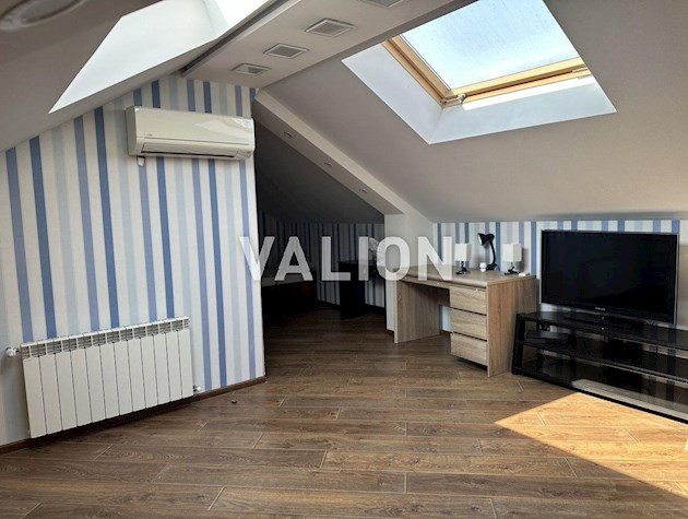 Продається 4-х кімнатна квартира, Дніпровський район, Регенераторна 4, ЖК Комфорт Таун, дизайнерський ремонт