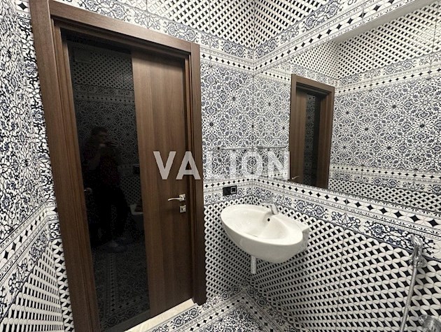 Продається 4-х кімнатна квартира, Дніпровський район, Регенераторна 4, ЖК Комфорт Таун, дизайнерський ремонт