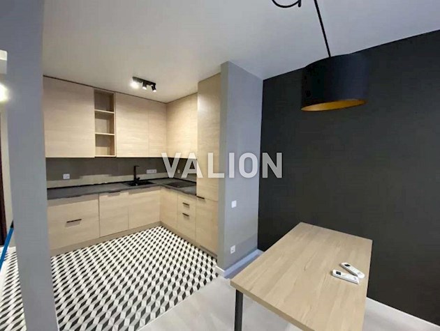 Продам 1 комнатную с ремонтом в ЖК Заречный.