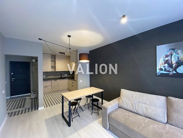 Продам 1 комнатную с ремонтом в ЖК Заречный.