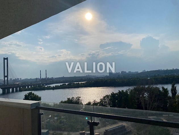 Продам 1 комнатную с ремонтом в ЖК Заречный.