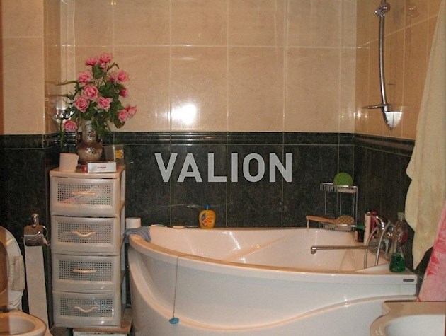 Продается трехкомнатная квартира на Тростянецкой 6а