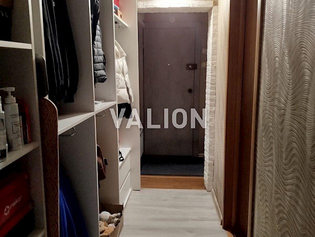 Продам 3-комнатную квартиру возле метро *Академгородок*