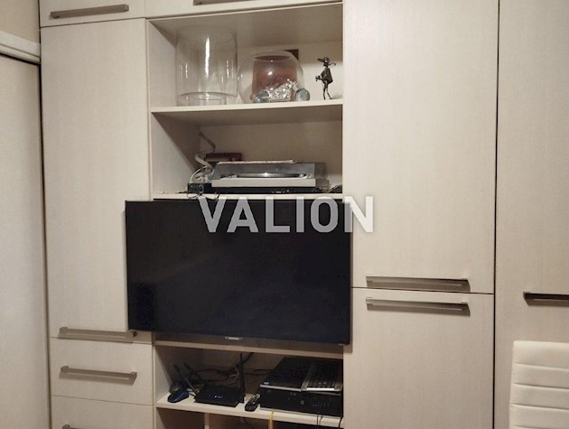 Продам 3-комнатную квартиру возле метро *Академгородок*