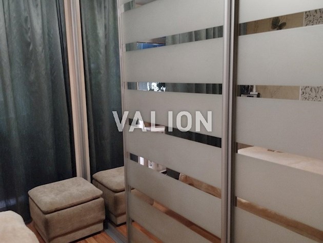 Продам 3-комнатную квартиру возле метро *Академгородок*