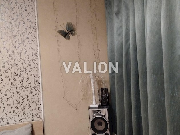 Продам 3-комнатную квартиру возле метро *Академгородок*