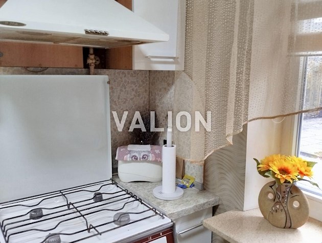 Продам 3-комнатную квартиру возле метро *Академгородок*