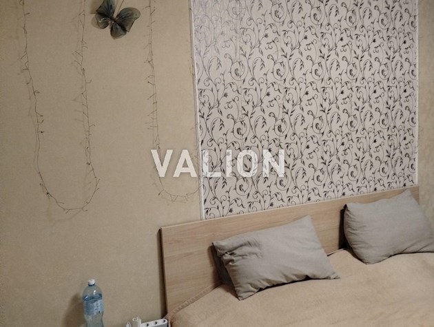 Продам 3-комнатную квартиру возле метро *Академгородок*