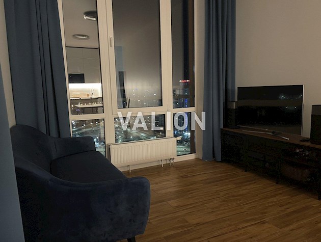 Продам 2-кімнатну квартиру по вулиці Дніпровська набережна, 18