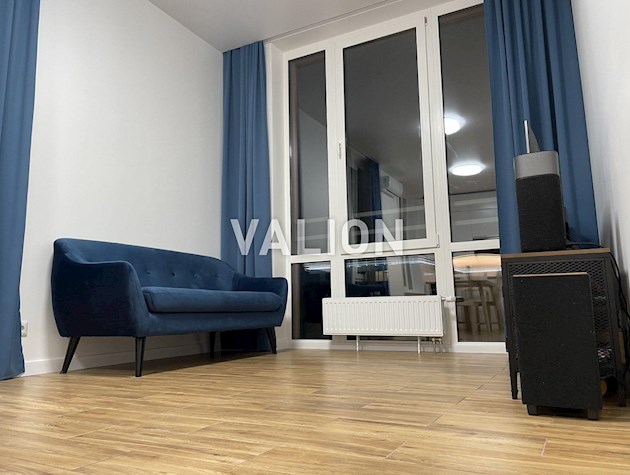 Продам 2-кімнатну квартиру по вулиці Дніпровська набережна, 18