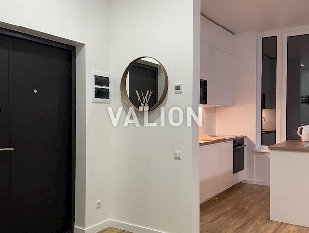 Продам 2-кімнатну квартиру по вулиці Дніпровська набережна, 18