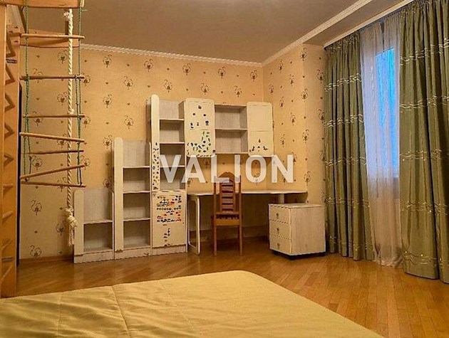 Продажа: 4-комнатная квартира по ул.Окипной Раисы, 4