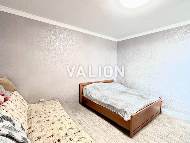 Продажа 1 комнатной квартиры с ремонтом в ЖК Наш дом