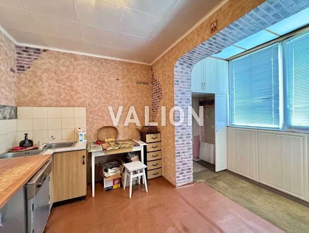 Продаж 4-кімнатної квартири на вул. Закревського, 23