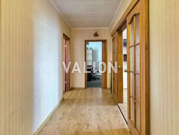 Продаж 4-кімнатної квартири на вул. Закревського, 23