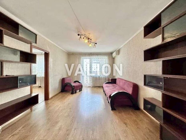 Продаж 4-кімнатної квартири на вул. Закревського, 23