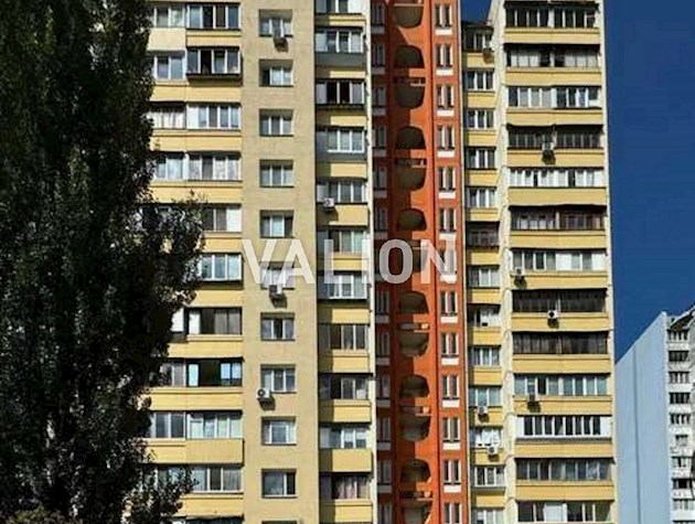 Продаж 4-кімнатної квартири на вул. Закревського, 23