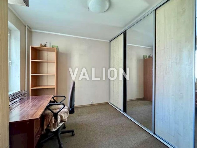 Продаж 4-кімнатної квартири на вул. Закревського, 23