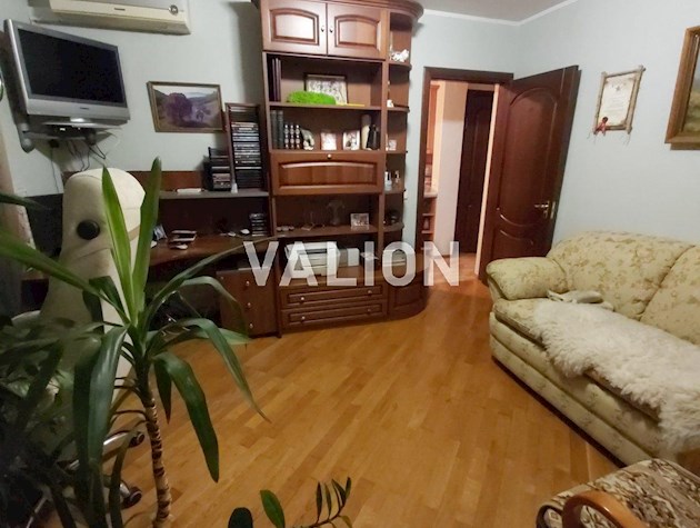 Продаю уютную 3 комнатную квартиру по адресу: ул. Лобановского, 128, Голосеевский район.