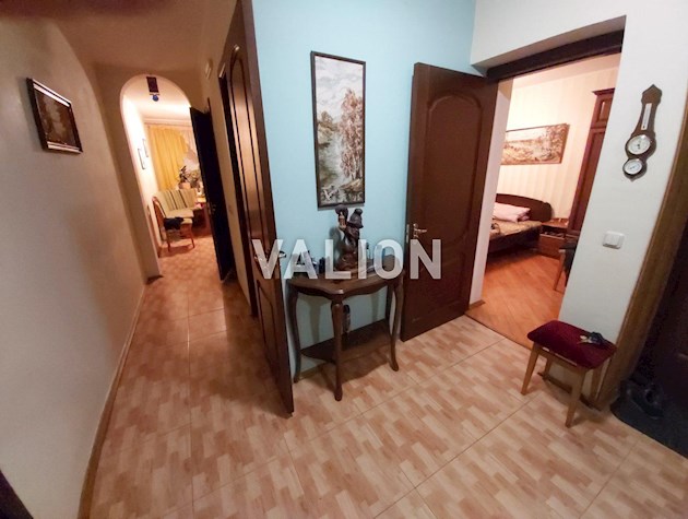 Продаю уютную 3 комнатную квартиру по адресу: ул. Лобановского, 128, Голосеевский район.